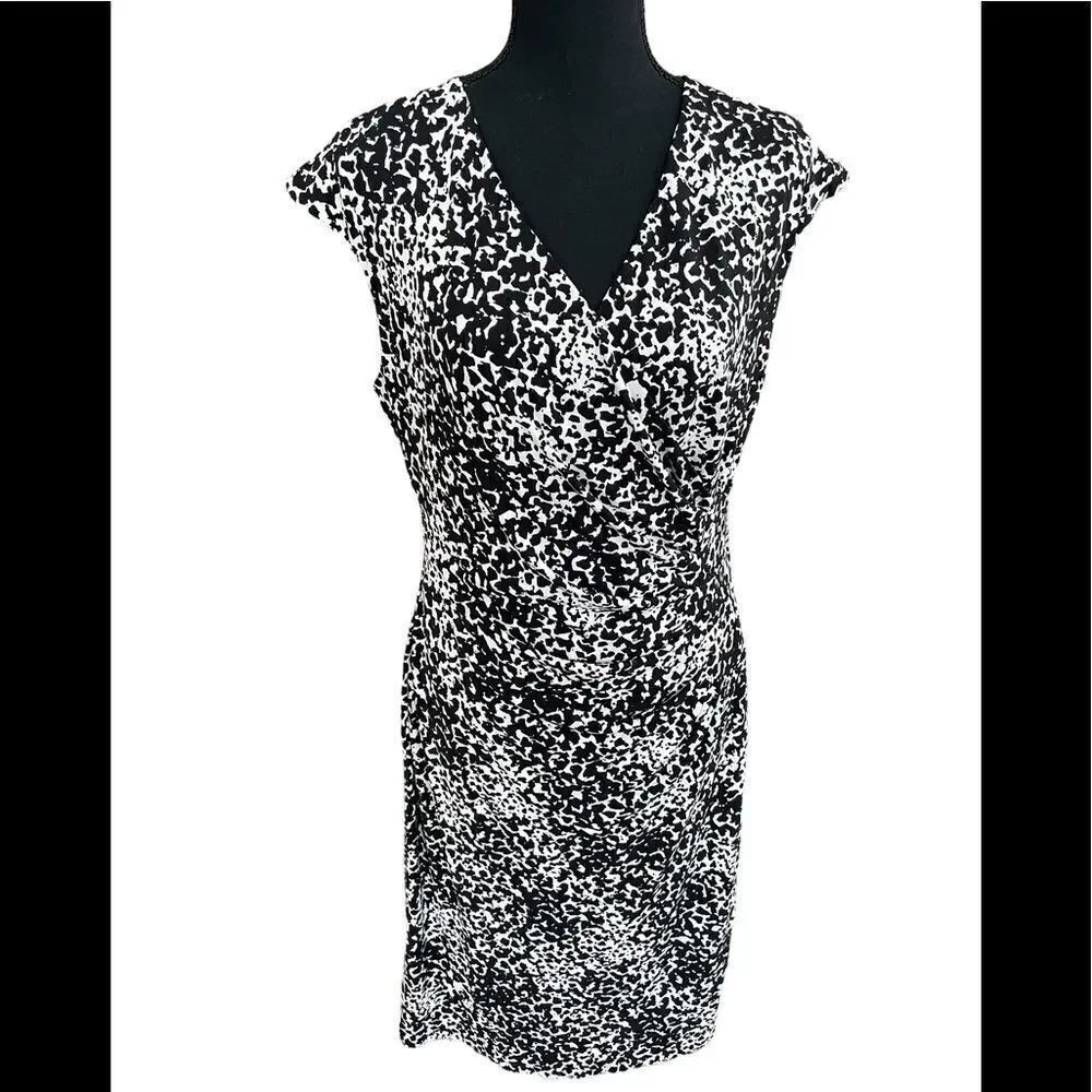 Black Label by Evan Picone black /white faux wrap dress with side ruching sz 10